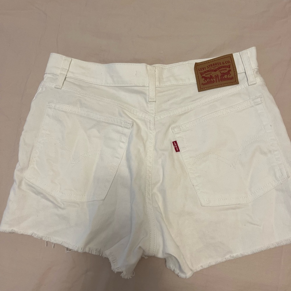 Levi’s High Rise Shorts - Picture 2 of 4